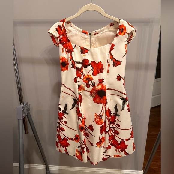 Gorgeous Karen Millen tulip shaped dress with red flowers - Picture 5 of 16